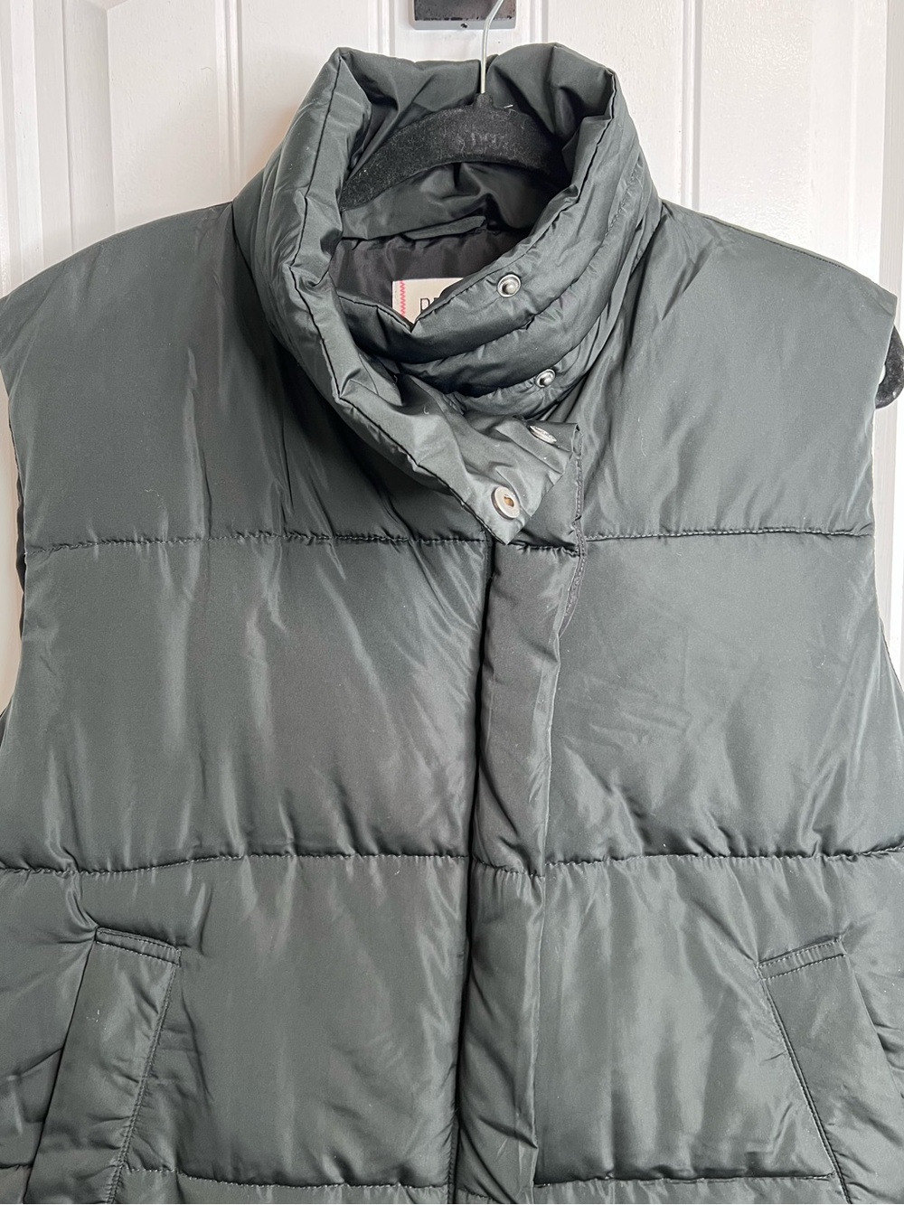 BDG Urban Outfitters Ladies Black High Collar Quilted Puffer‎ Vest. Size Medium. - Picture 6 of 13
